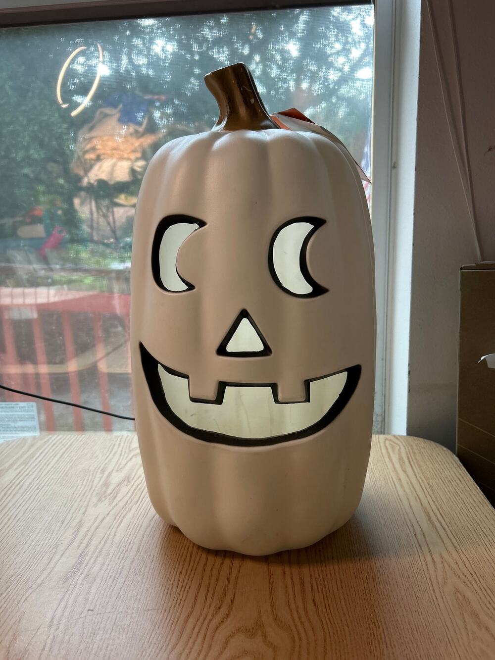New Hyde and Eek Lit Pumpkin Indoor/Outdoor 16.5”x8.5” Requires 3 AA Batteries